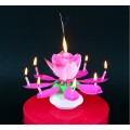 Grojanti gimtadienio gėlytė su žvakutėmis